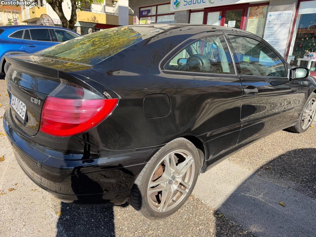 Mercedes-Benz C 220 coupé — fotografia 3