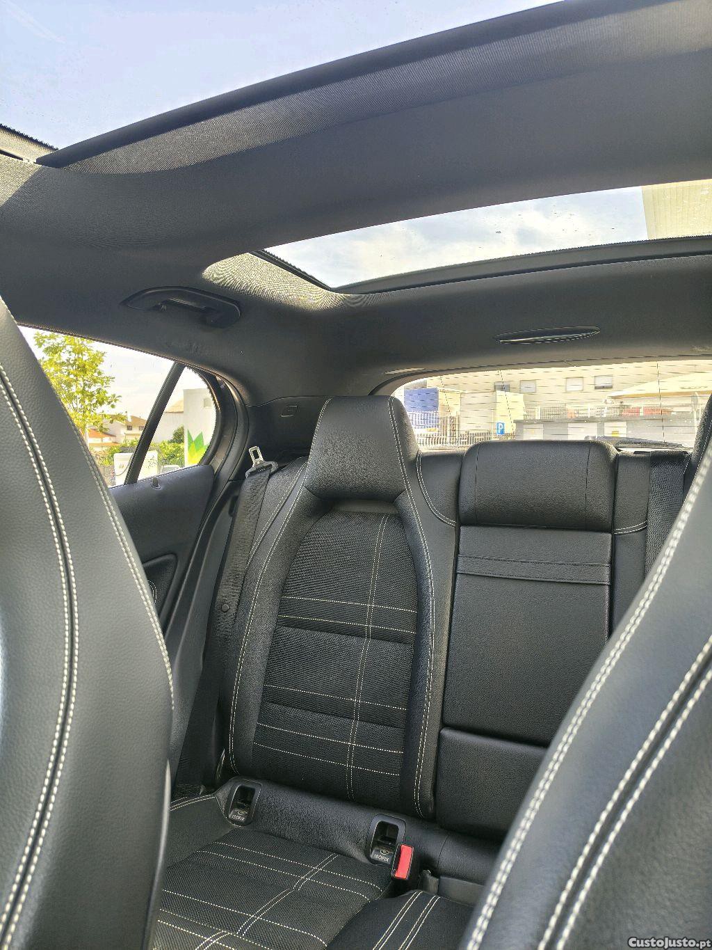 Mercedes-Benz GLA 180 automática — fotografia 3