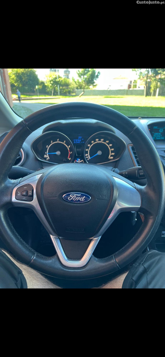 Ford Fiesta 1.0 ECOBOOST TITANIUM — fotografia 4