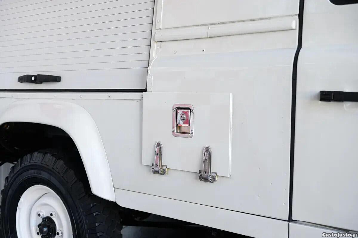 Land Rover Defender 110 2.5 Td5 E — fotografia 10