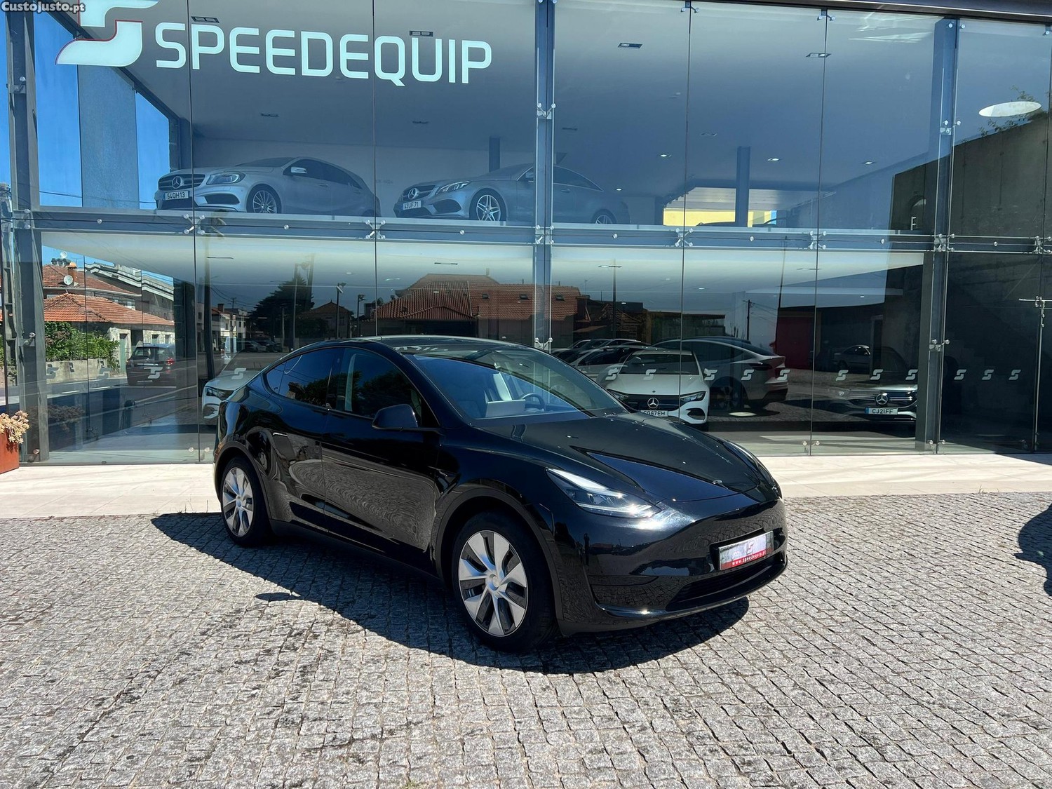 Tesla Model Y Standard — fotografia 17