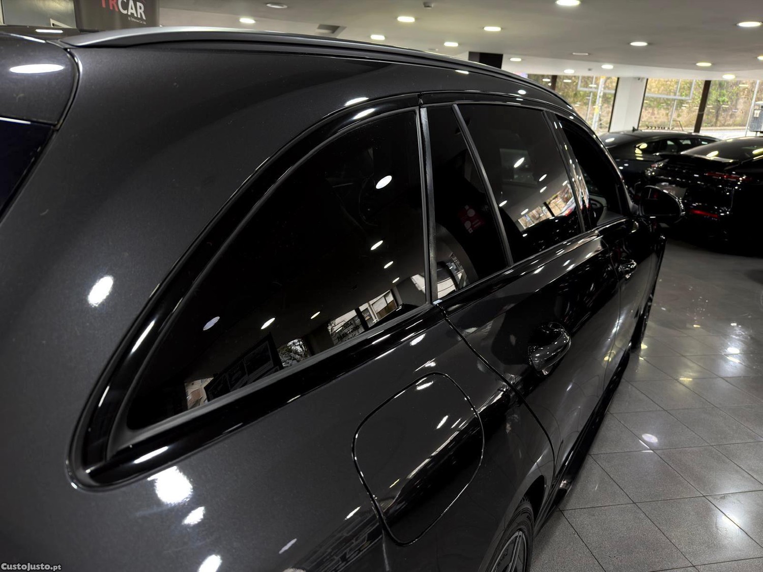 Mercedes-Benz C 300 e 9G-TRONIC AMG Line Advanced — fotografia 5