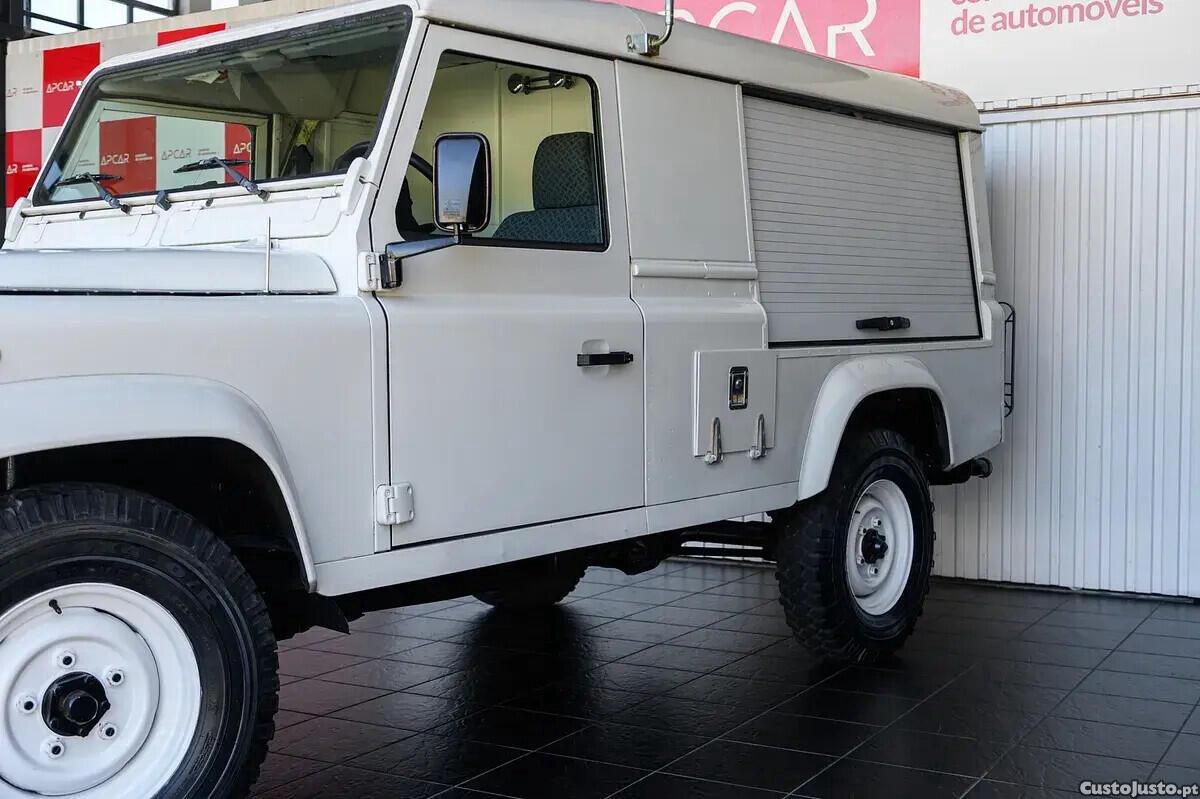 Land Rover Defender 110 2.5 Td5 E — fotografia 21