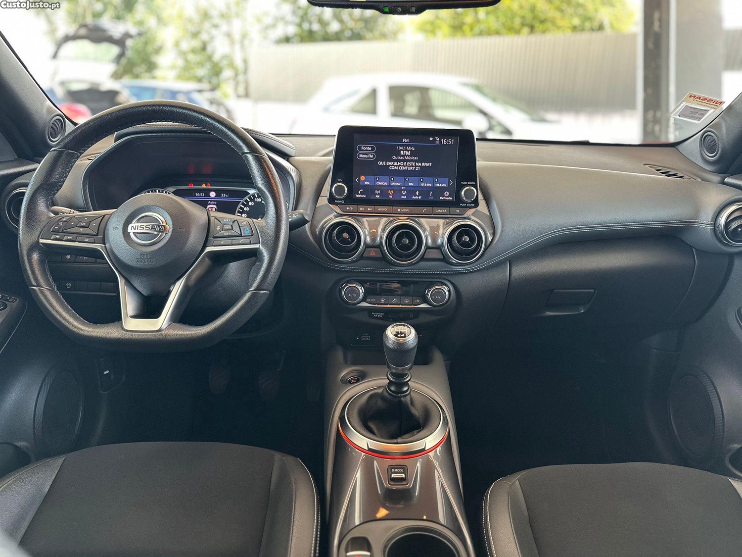 Nissan Juke 1.0 DIG-T Tekna — fotografia 13