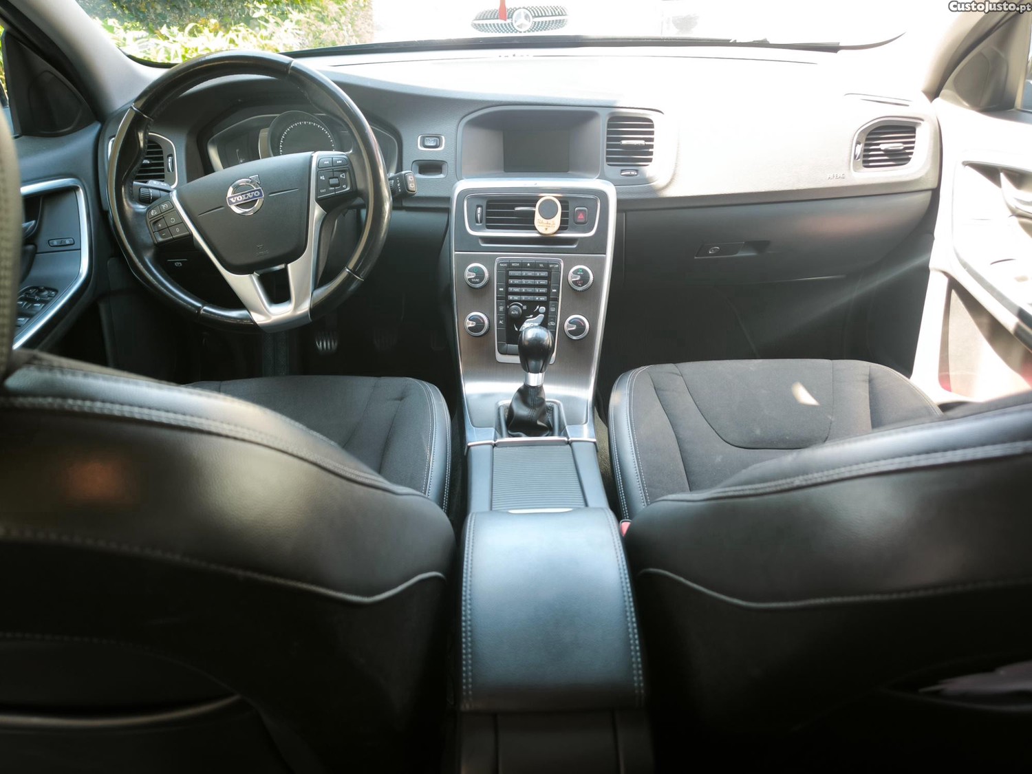 Volvo V60 D2 Summum Eco - 15 foto 4