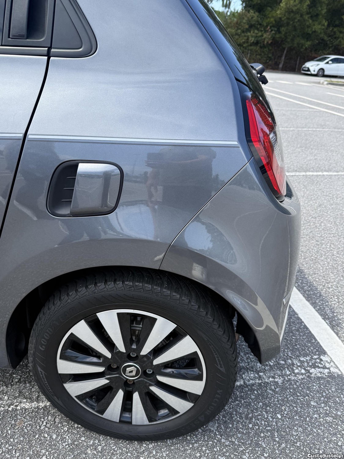 Renault Twingo 1.0 SCELUXE — fotografia 8
