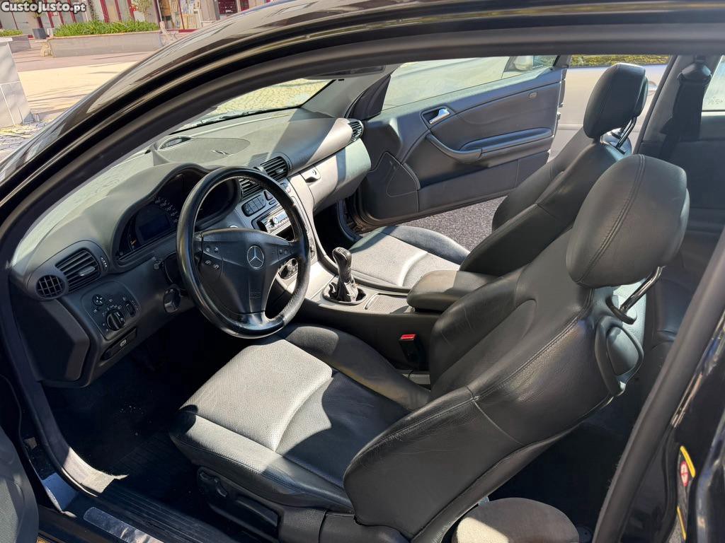 Mercedes-Benz C 220 coupé — fotografia 2
