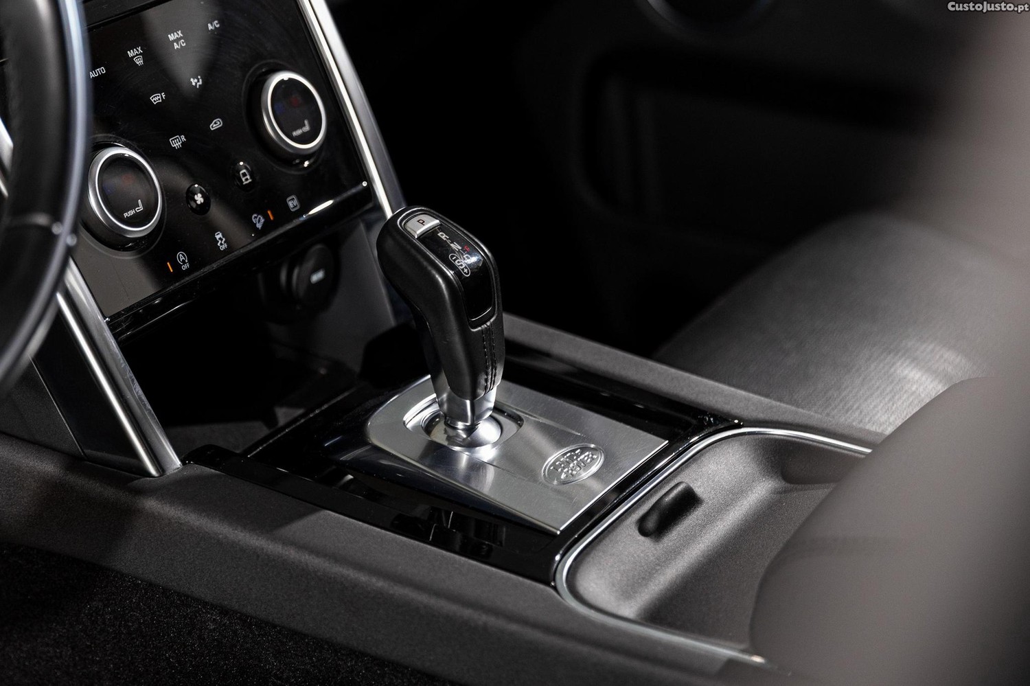 Land Rover Discovery Sport 1.5 I3 P300e AWD R-Dynamic S — fotografia 10