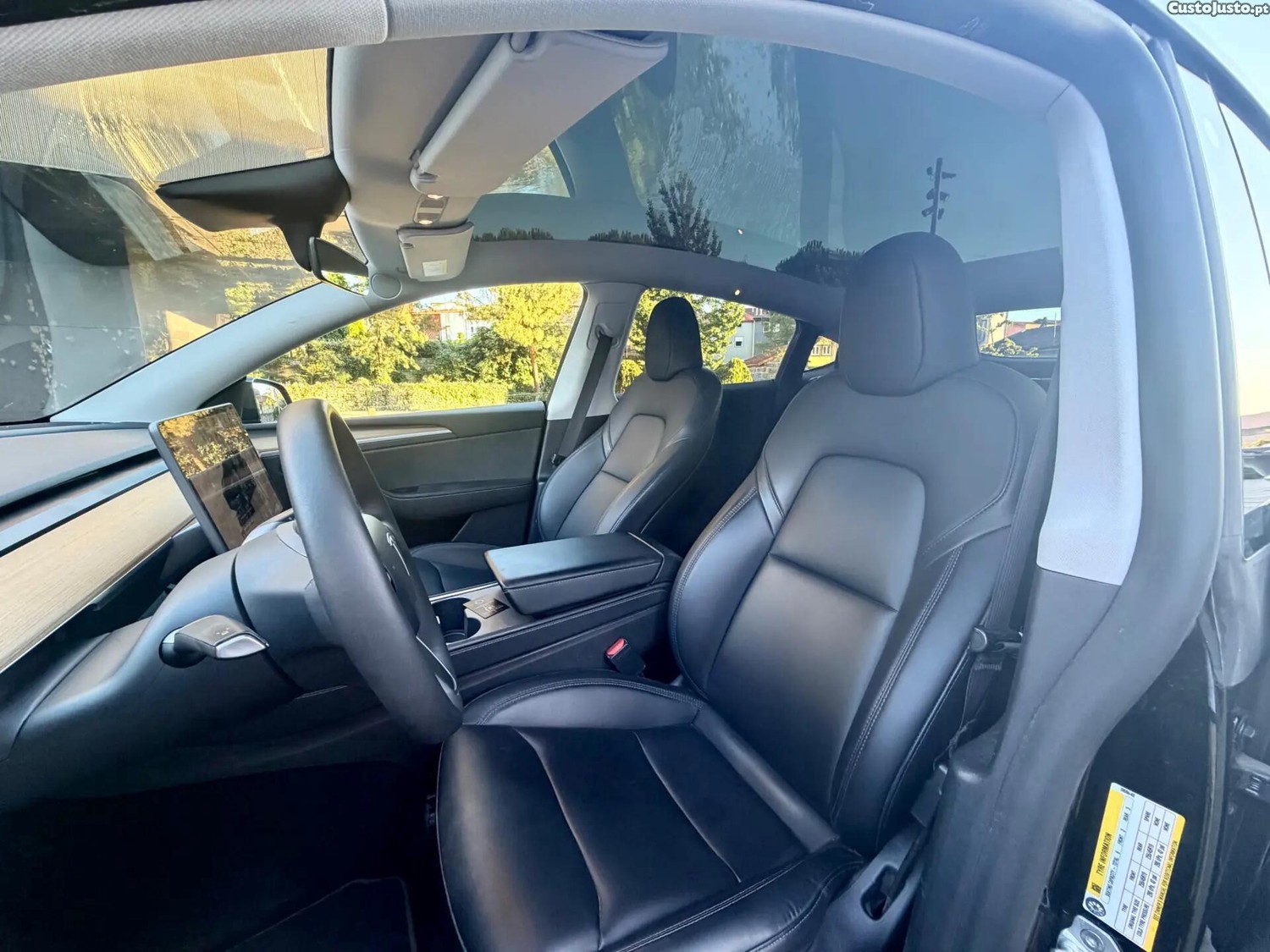 Tesla Model Y Long Range Dual Motor AWD — fotografia 19