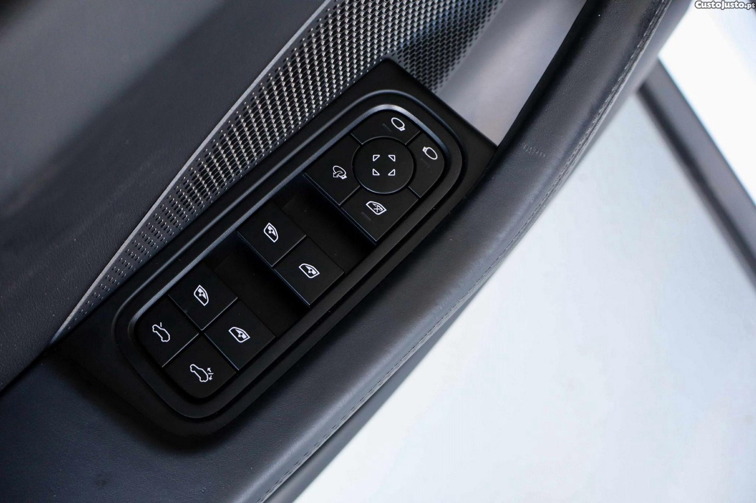 Porsche Macan Electric 4 — fotografia 9