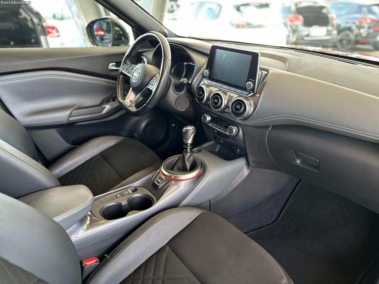 Nissan Juke 1.0 DIG-T Tekna — fotografia 17