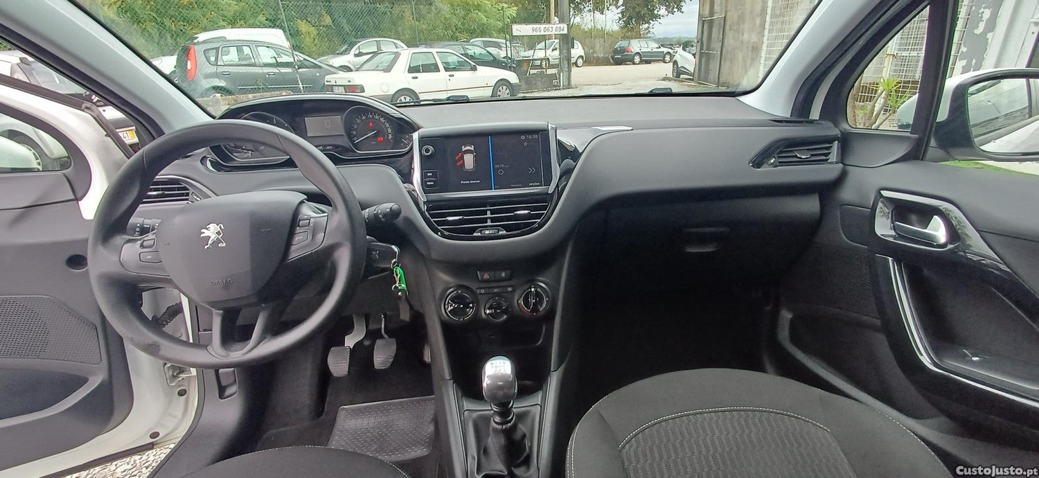 Peugeot 208 BlueHdi Active Cx 6 Velocidades - 19 foto 4