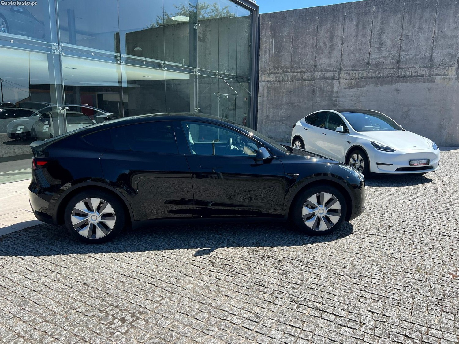 Tesla Model Y Standard — fotografia 16