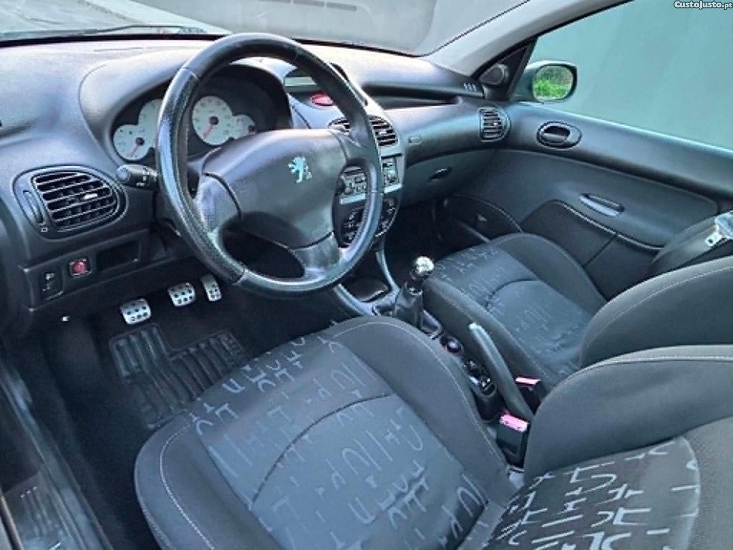 Peugeot 206 1.1 Black & Silver c/ tecto Panorâmico — fotografia 6