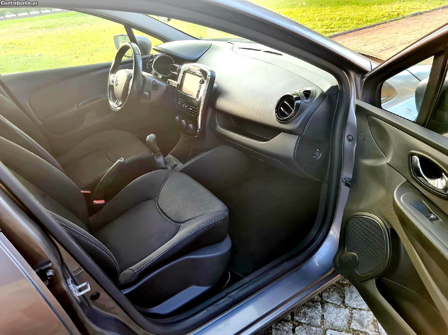 Renault Clio GPS A/C Económico — fotografia 5