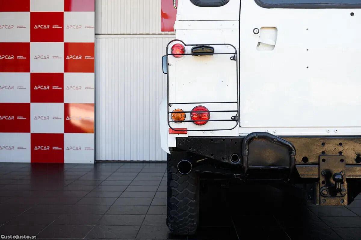 Land Rover Defender 110 2.5 Td5 E — fotografia 19