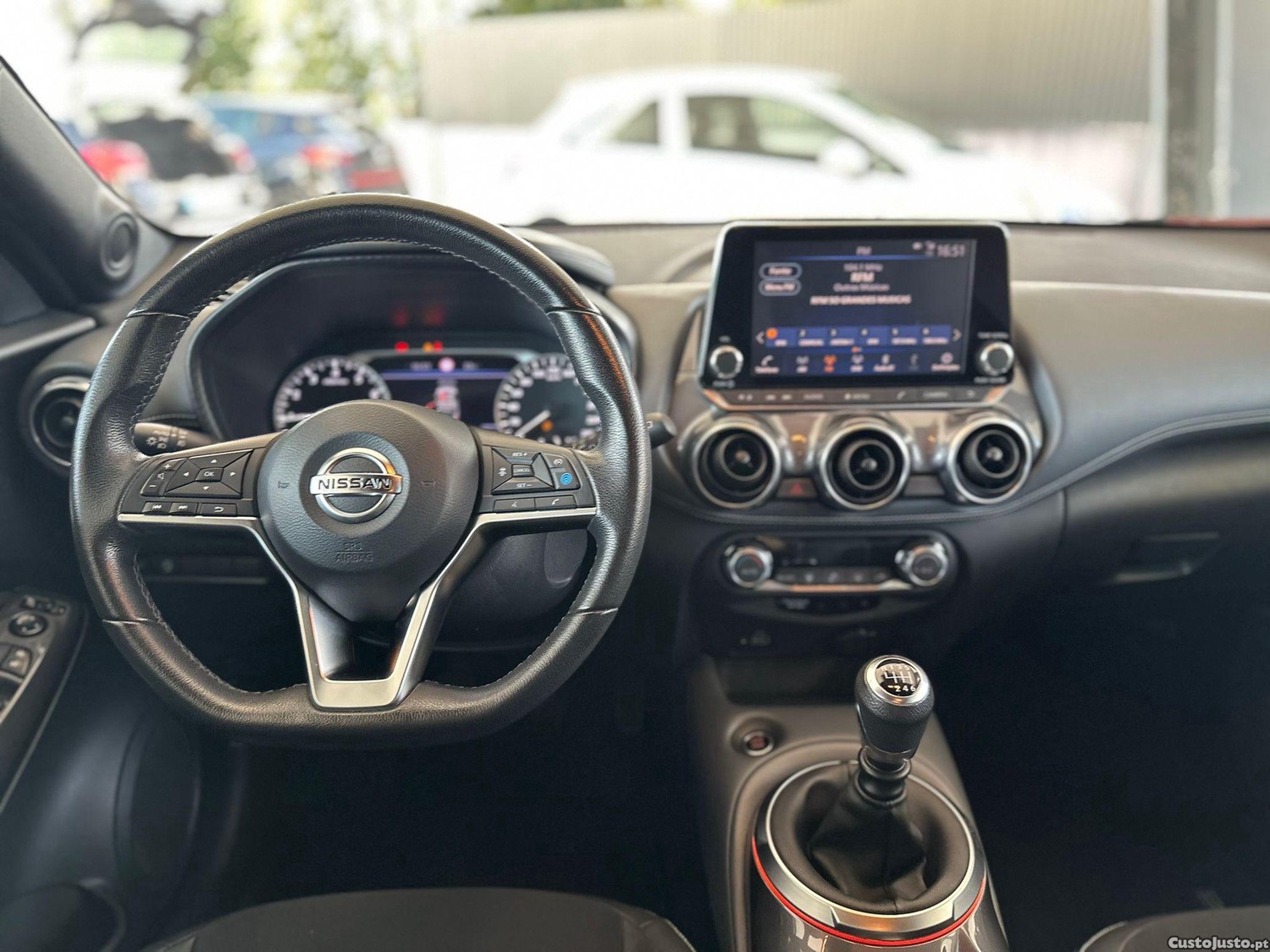 Nissan Juke 1.0 DIG-T Tekna — fotografia 12