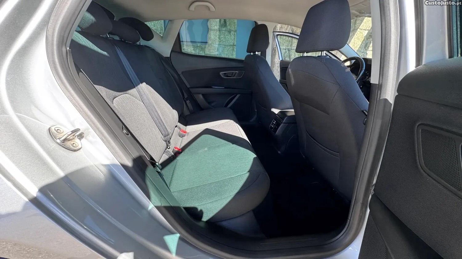 SEAT Leon 1.6 TDI Reference Ecomotive — fotografia 3