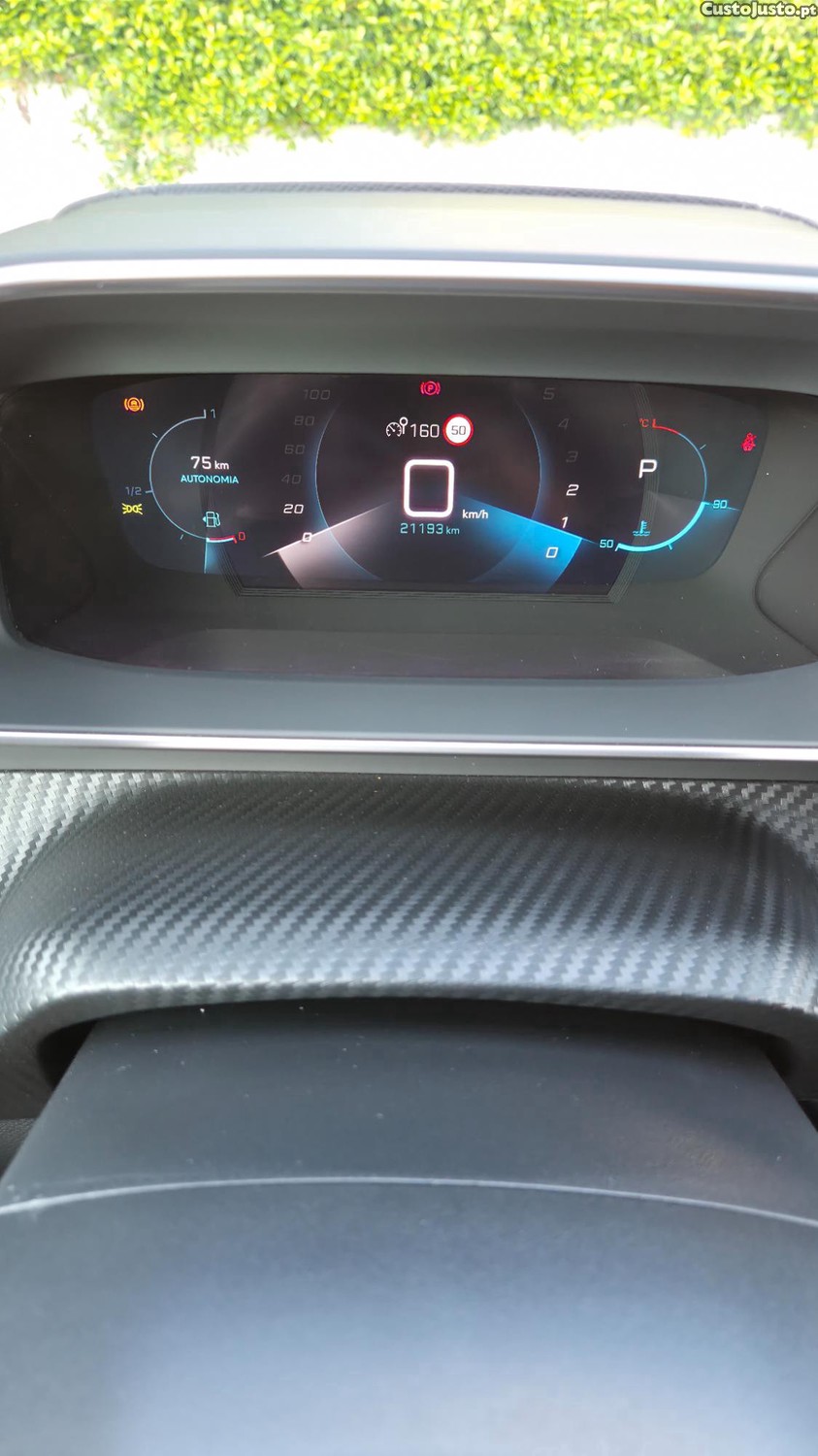 Peugeot 2008 1.2 Pure Tech GT EAT8 - 21 — photo 4