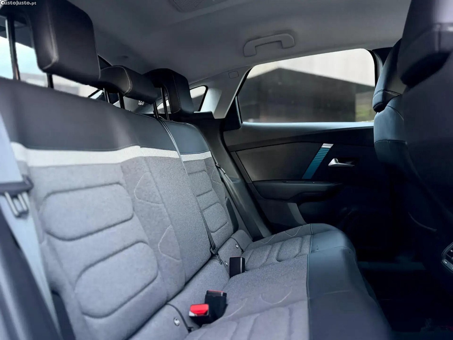 Citroën e-C4 50 kWh C-Series — fotografia 7