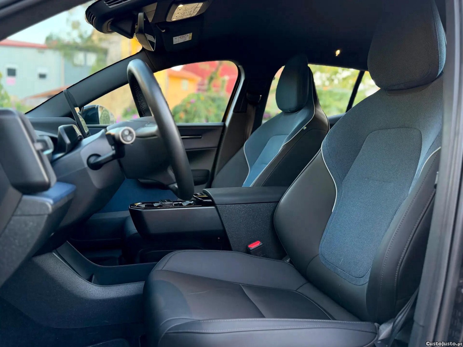Volvo EX 30 Twin Motor Performance AWD Plus — fotografia 13
