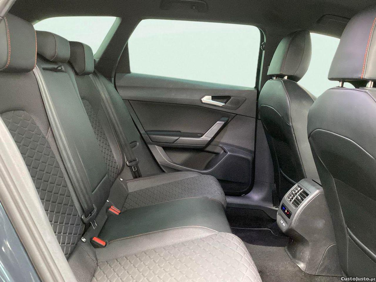 SEAT Leon 1.5 TSI e-Hybrid FR DSG — fotografia 9