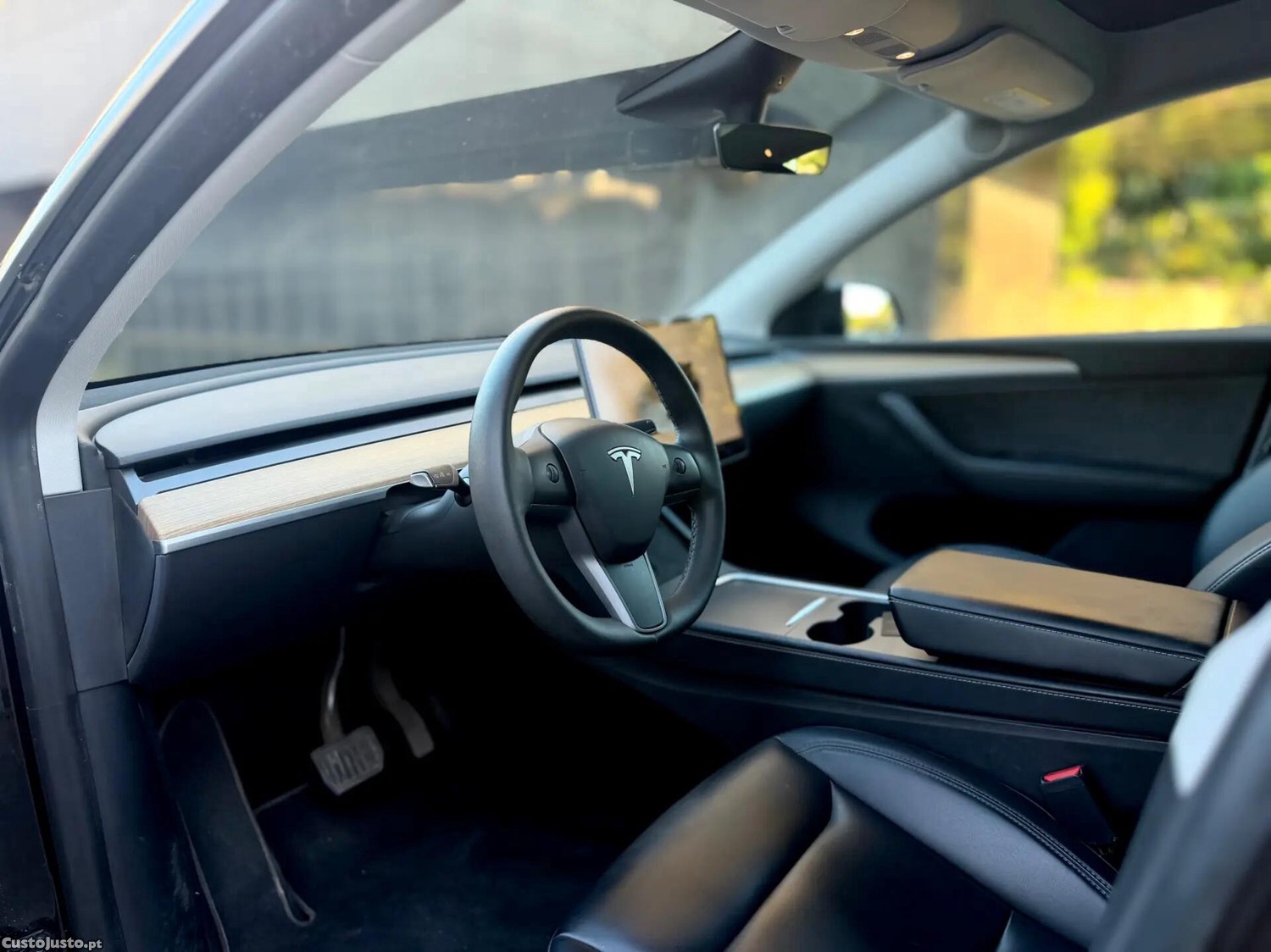 Tesla Model Y Long Range Dual Motor AWD — fotografia 17