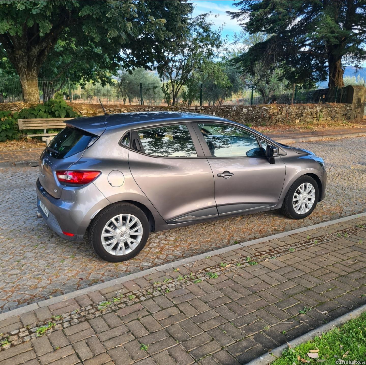 Renault Clio GPS A/C Económico — fotografia 9