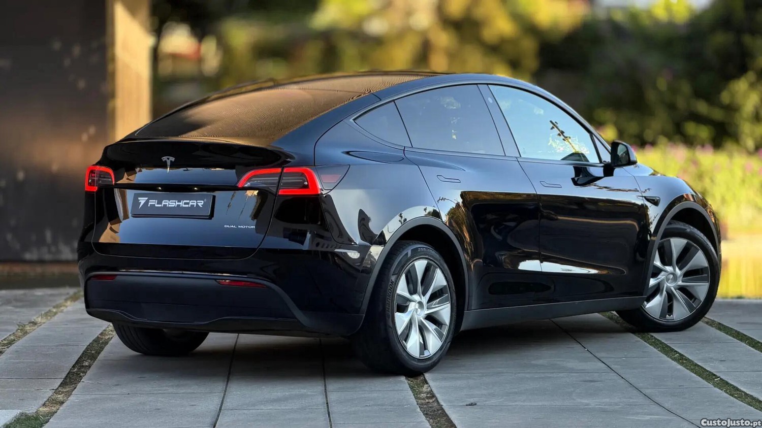 Tesla Model Y Long Range Dual Motor AWD — fotografia 6