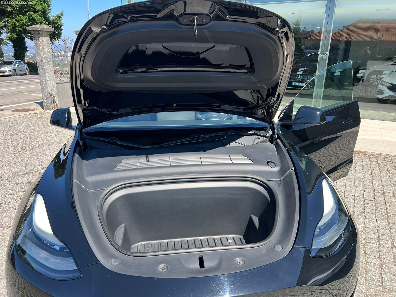 Tesla Model Y Standard — fotografia 15