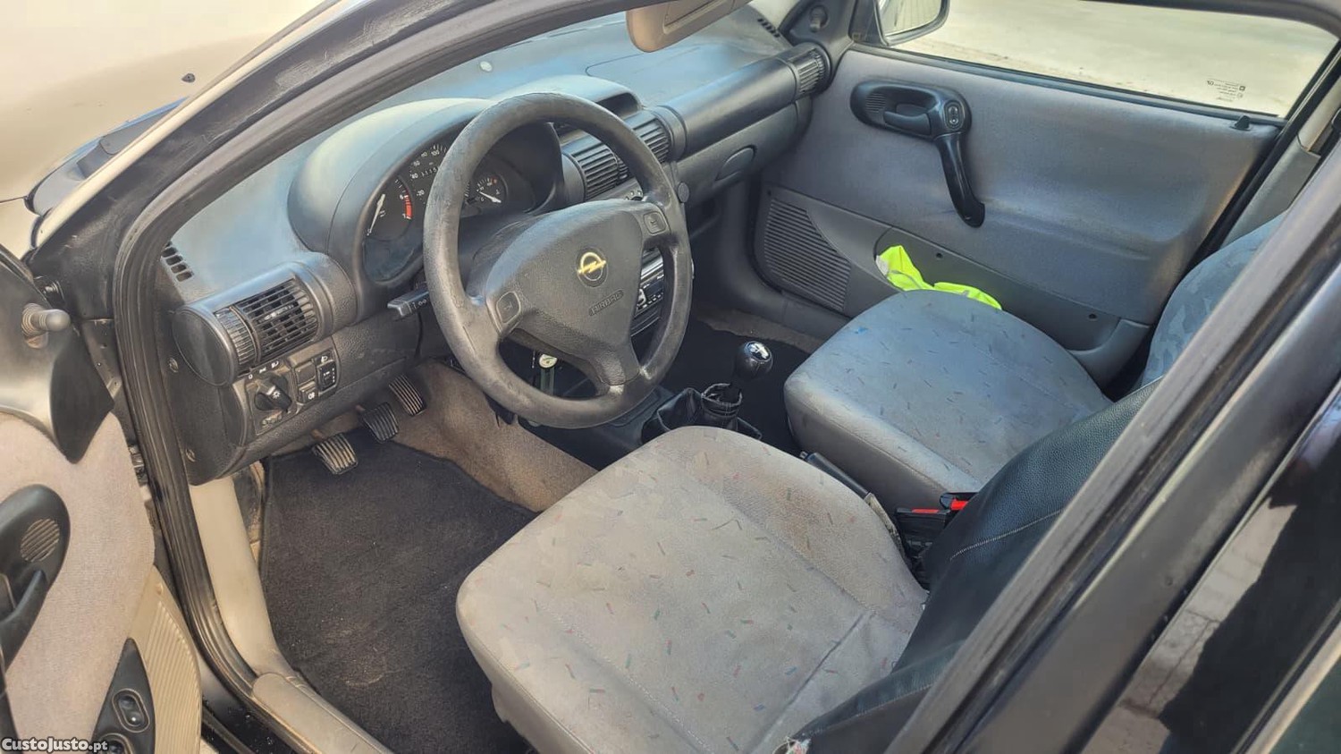 Opel Corsa 1.0 gasolina — fotografia 3