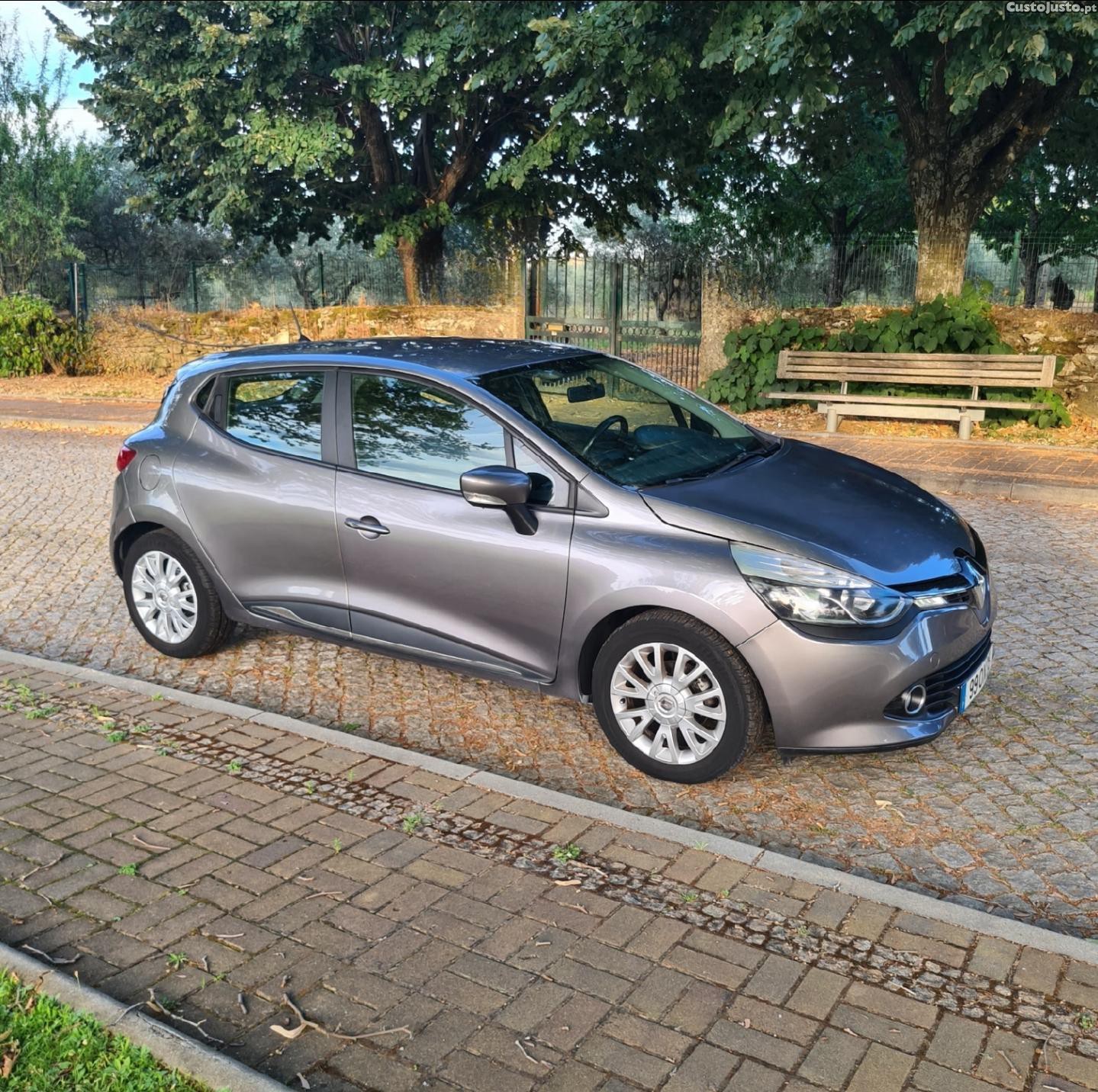 Renault Clio GPS A/C Económico — fotografia 12