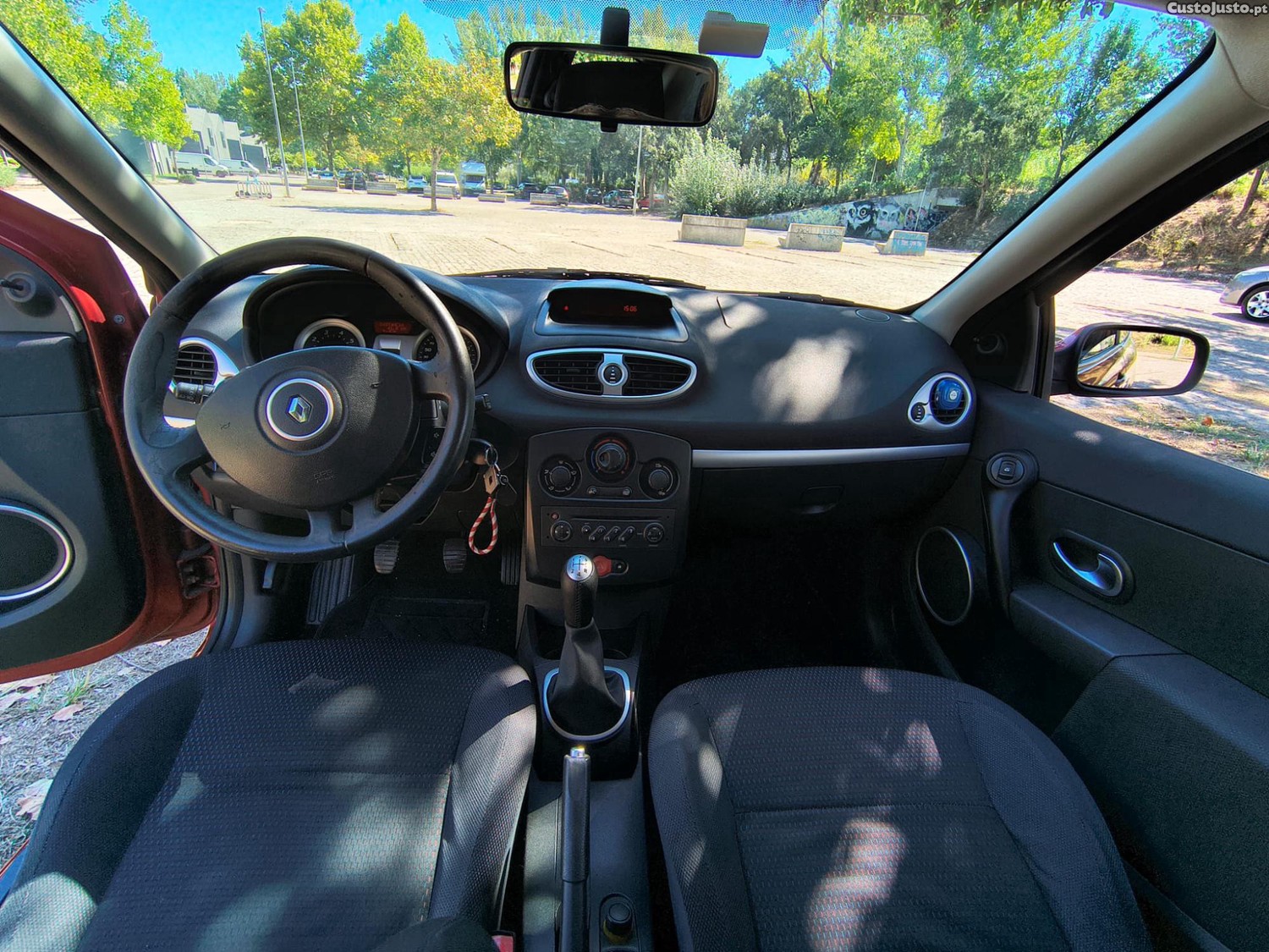 Renault Clio 1.2 16V Dynamique — fotografia 6