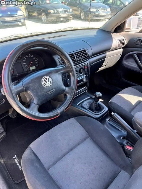 Volkswagen Passat 1.9 TDi Confortline — fotografia 5
