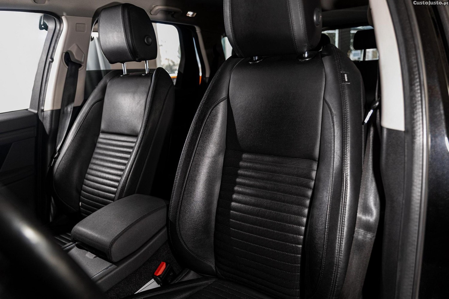 Land Rover Discovery Sport 1.5 I3 P300e AWD R-Dynamic S — fotografia 8