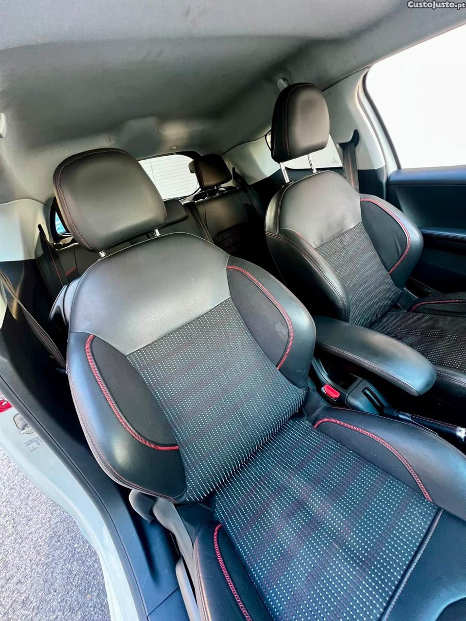 Peugeot 208 GT line — fotografia 5