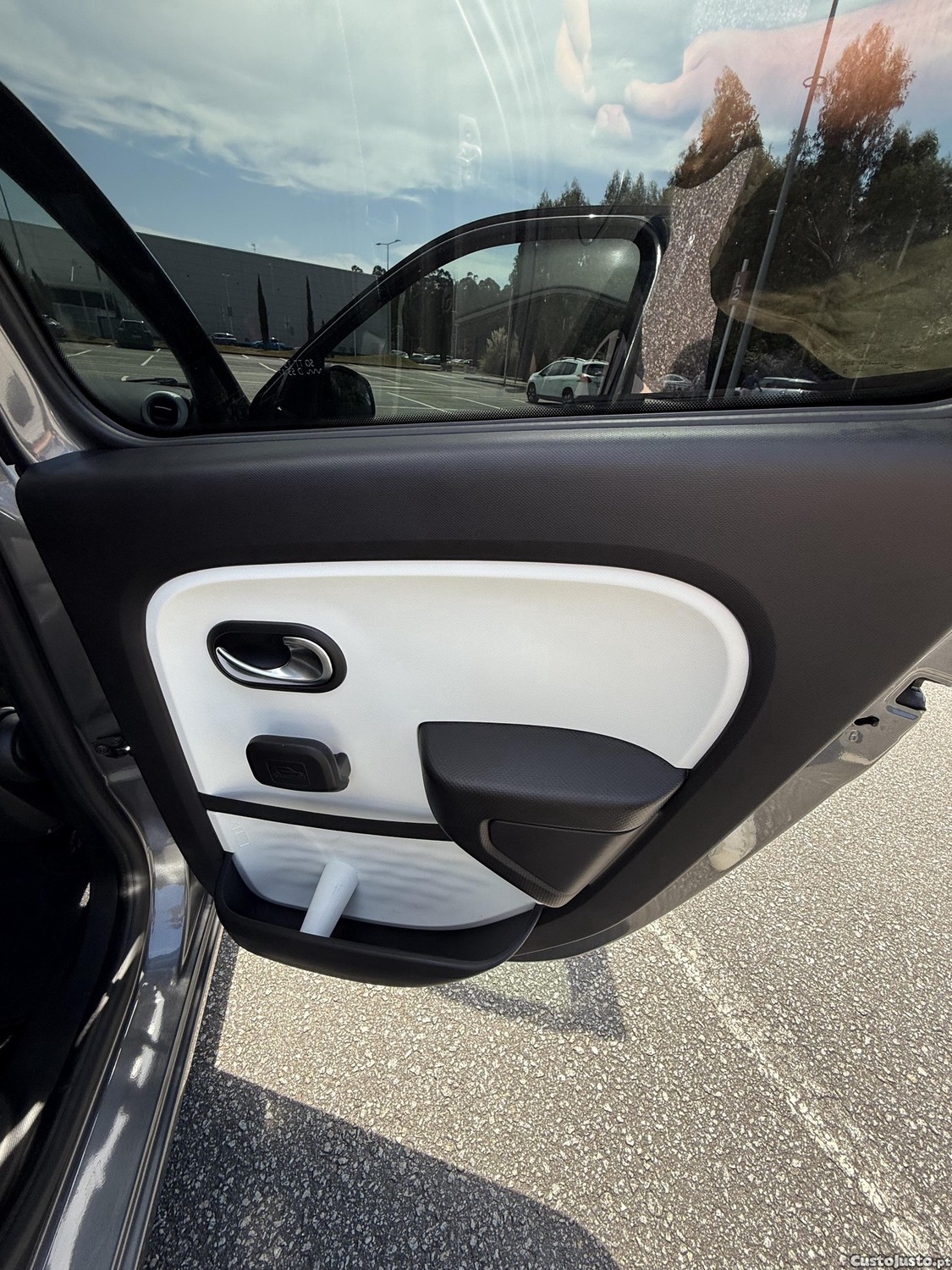 Renault Twingo 1.0 SCELUXE — fotografia 5