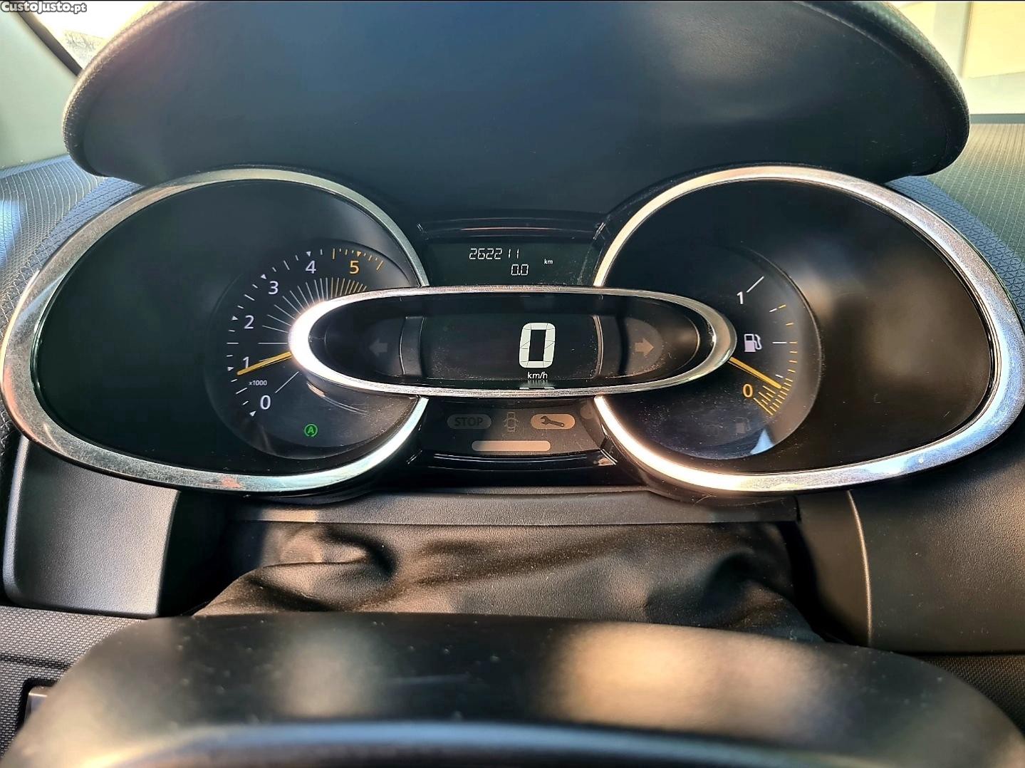 Renault Clio GPS A/C Económico — fotografia 8