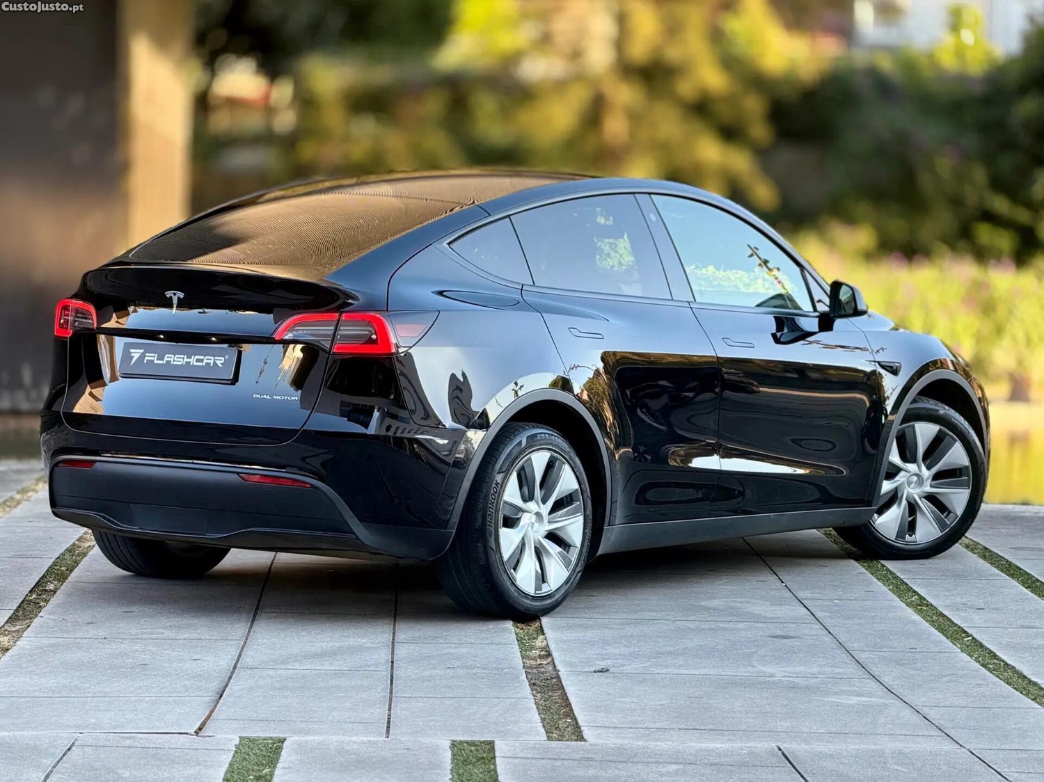 Tesla Model Y Long Range Dual Motor AWD — fotografia 5