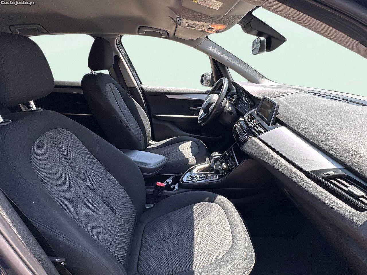 BMW 218 Active Tourer d Auto — fotografia 2