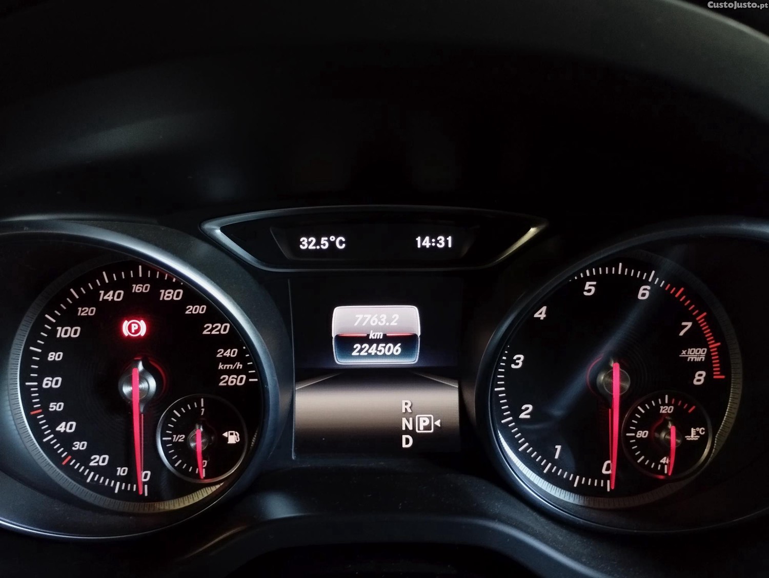 Mercedes-Benz CLA 200 Shooting Brake AMG Line — fotografia 3