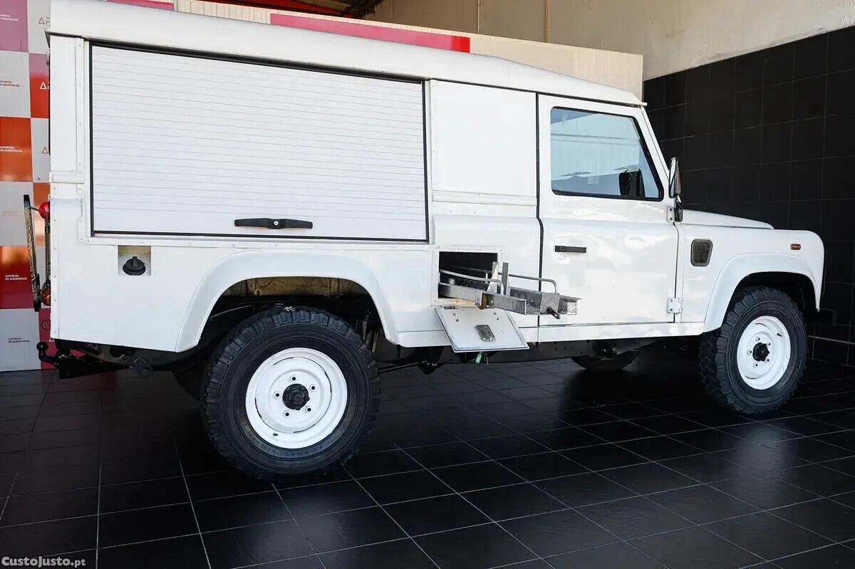 Land Rover Defender 110 2.5 Td5 E — fotografia 22