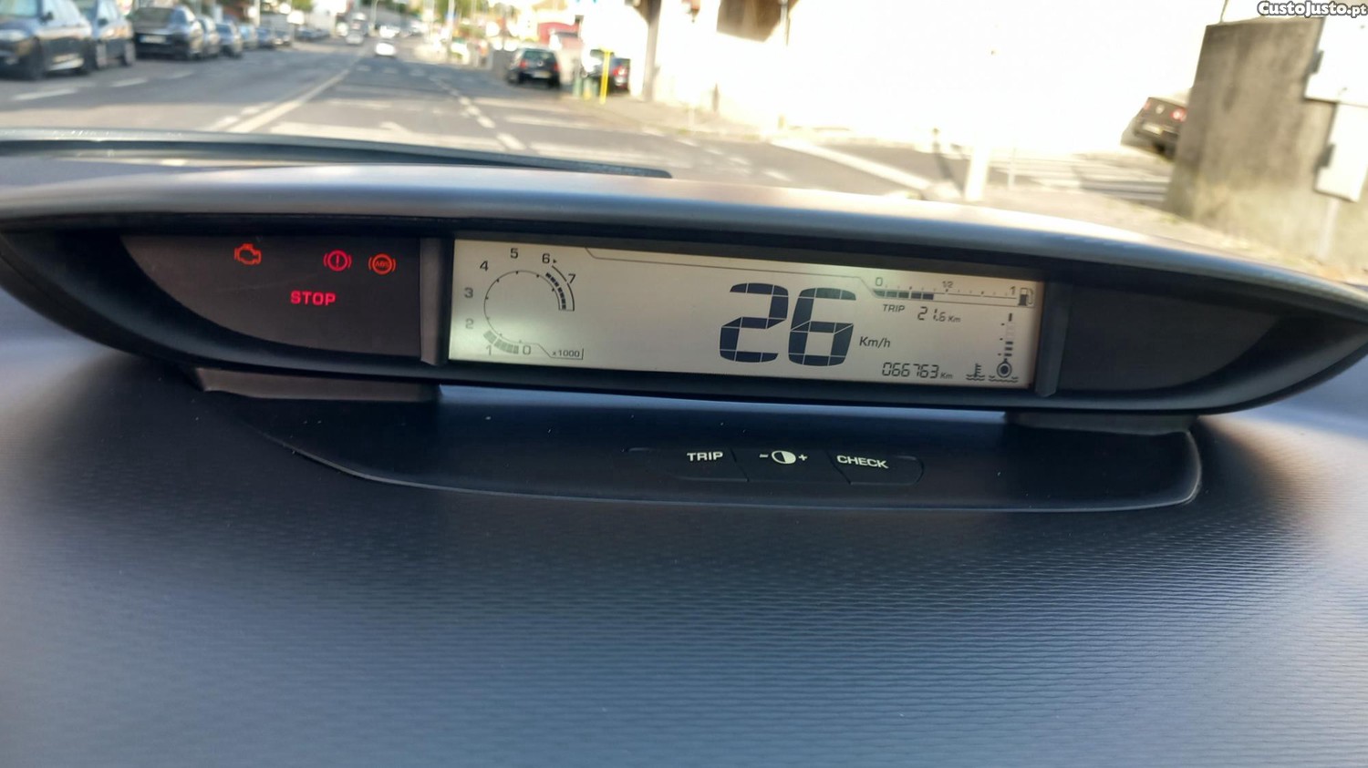 Citroën C4 1.4 — fotografia 2