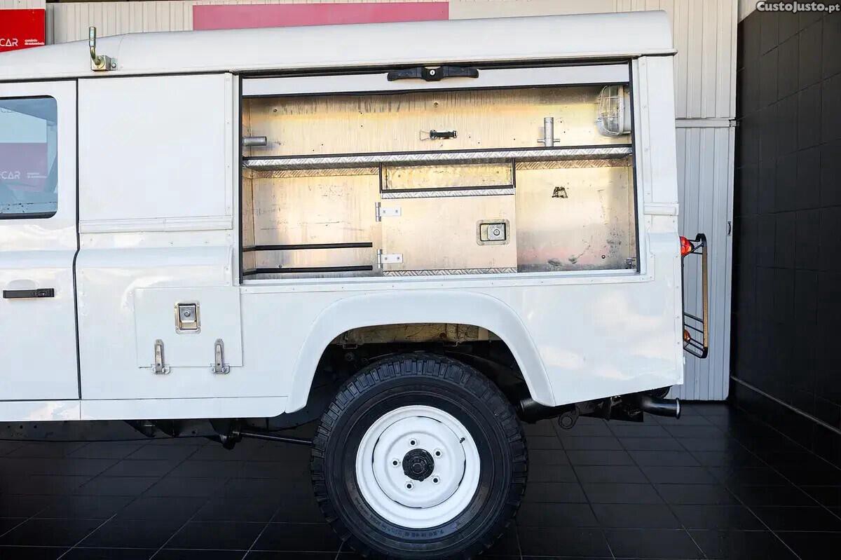 Land Rover Defender 110 2.5 Td5 E — fotografia 12
