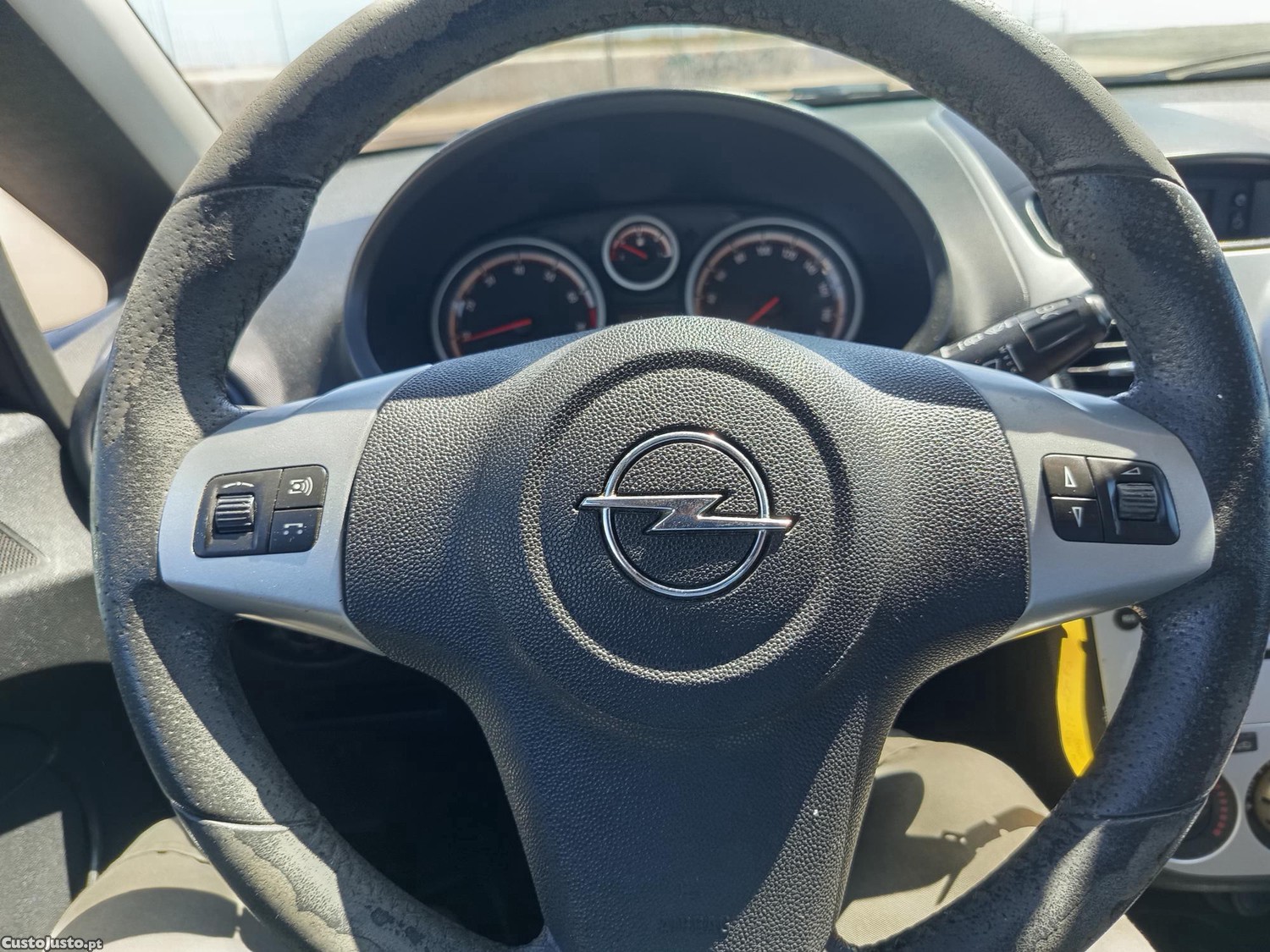 Opel Corsa 1.2 80CV Ar cond — fotografia 3