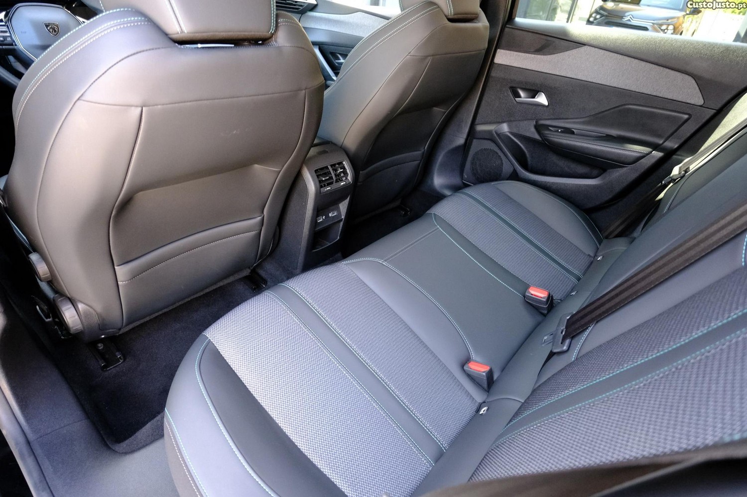 Peugeot 308 1.2 PureTech Allure Pack EAT8 — fotografia 16