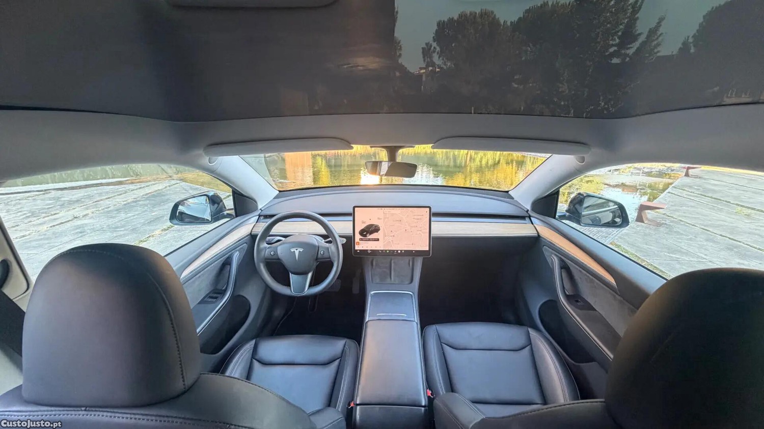 Tesla Model Y Long Range Dual Motor AWD — fotografia 18