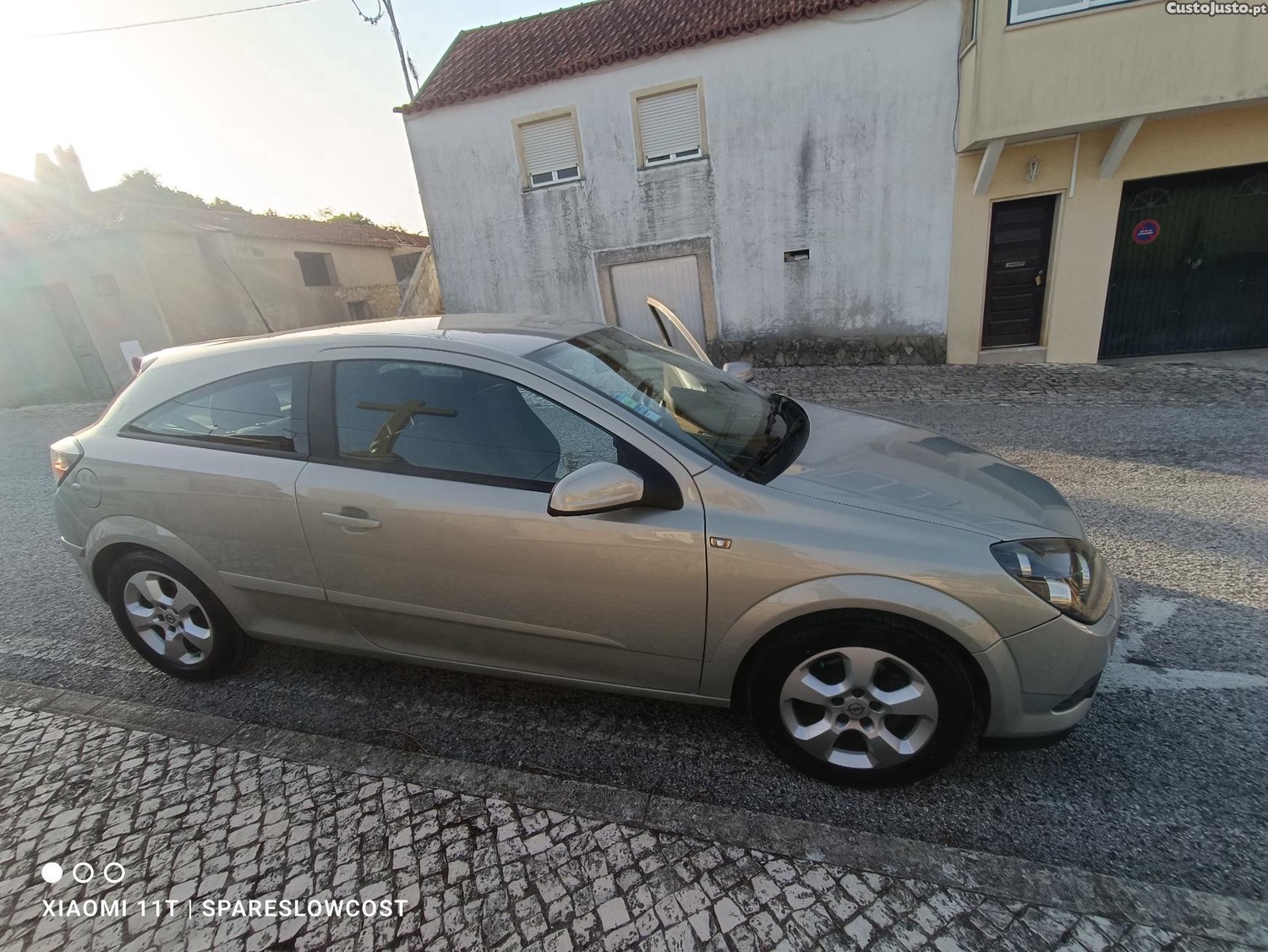 Opel Astra H GTC — fotografia 7