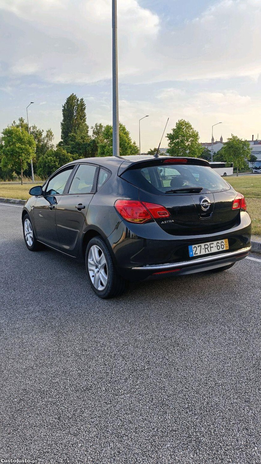 Opel Astra 5 portas — fotografia 6