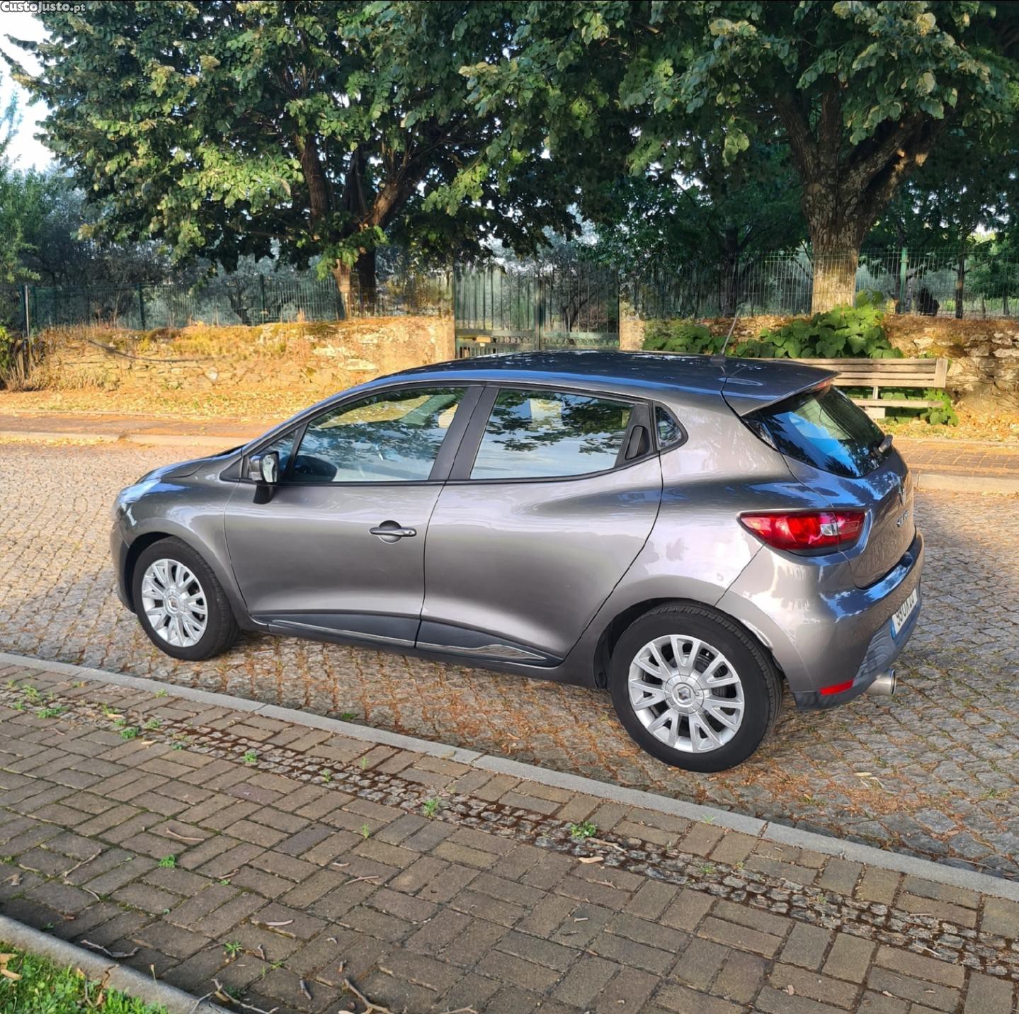Renault Clio GPS A/C Económico — fotografia 10
